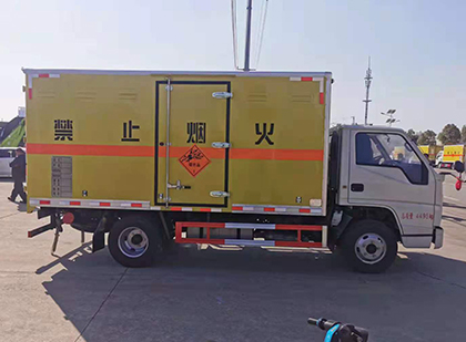 常熟爆破器材运输车工人安全操作规范与智能技术保障